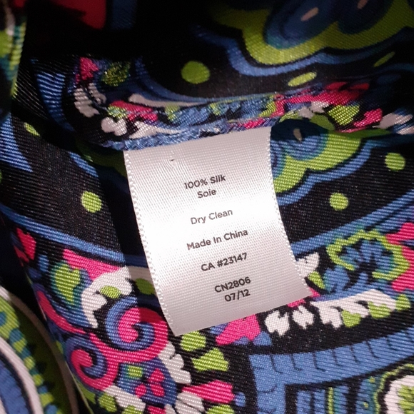 Silk blouse, 100% SILK Aztec Parsley Psychic Floral print Satin, Flowy, Soft - Picture 3 of 4